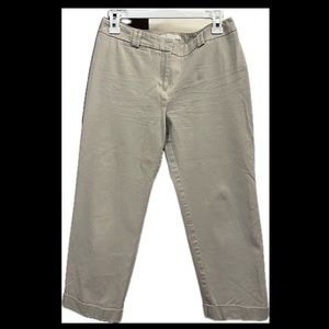 CHICOS beige capri pants